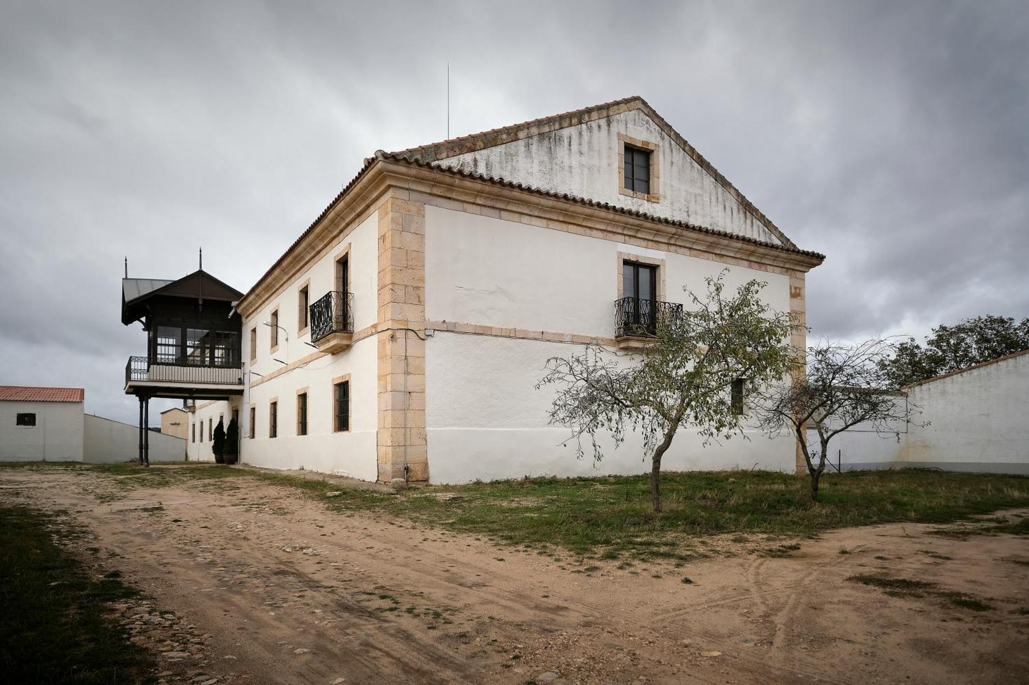 Casa Rural Palacio Conde De Aldana Con Piscina Entre Encinares Y Dehesas Terradillos Exteriér fotografie